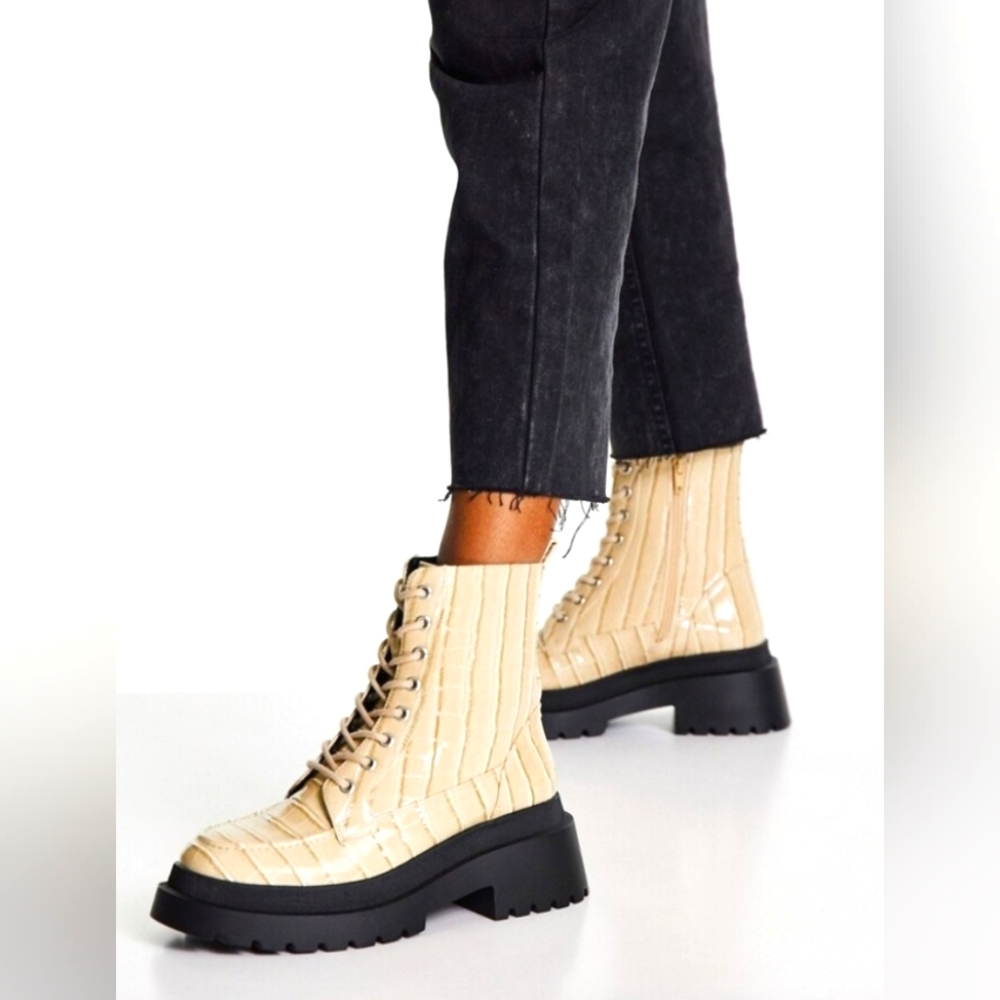 Size 6 - NEW TOPSHOP Kara Chunky Croc Boot In Off White